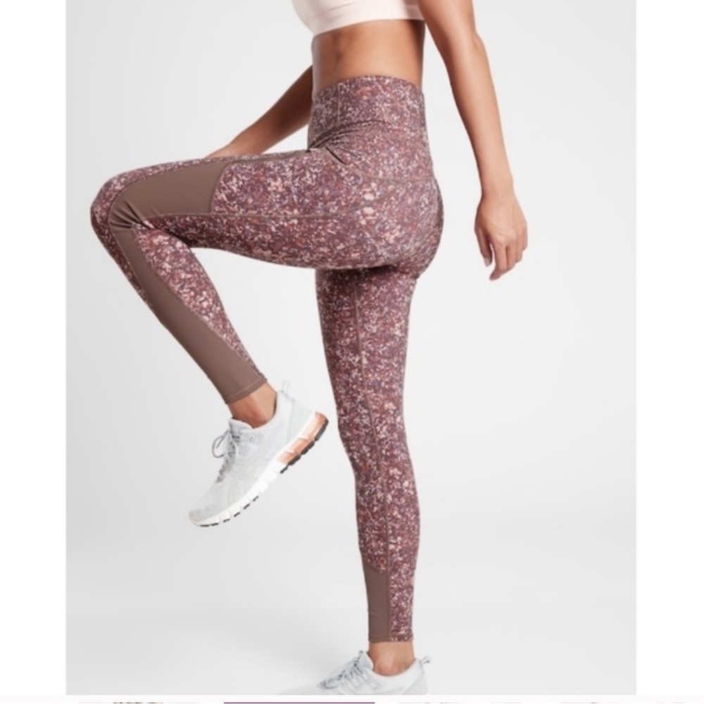ATHLETA RAINIER PRINTED MESH TIGHT LEGGINGS. Size S . Very good condition